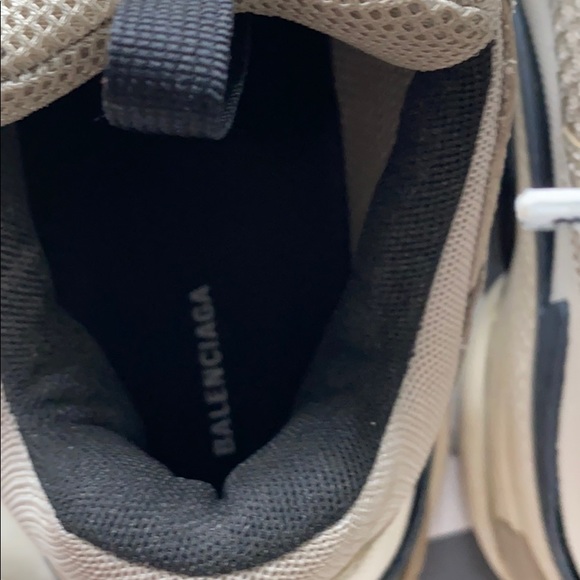 100% Authentic Balenciaga Triple S Sneaker - Picture 6 of 8